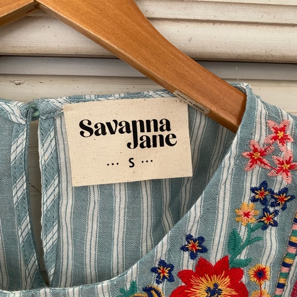Savanna Jane Floral Embroidered Top - Picture 4 of 5